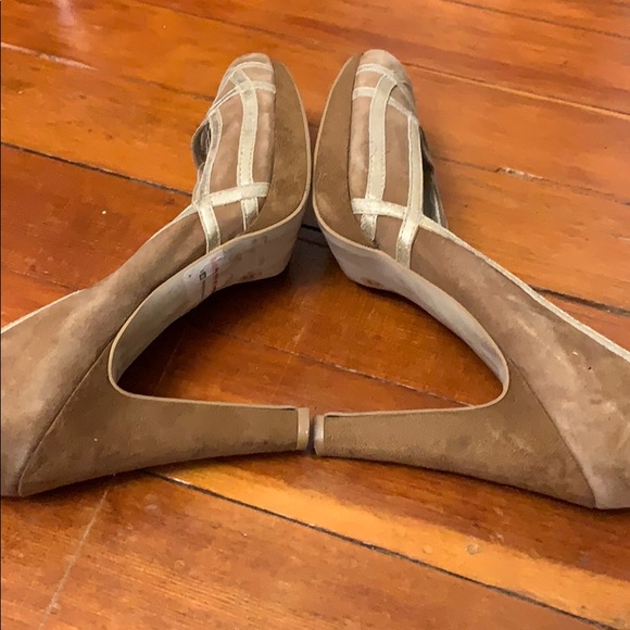 Jessica Simpson gold trimmed suede pumps - Picture 6 of 6